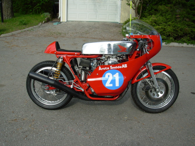 Honda CB550 / 500 Style Race Tank - Price £520 plus cap, £100 is